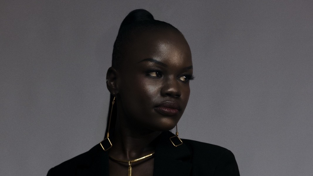 Fearless in Black: Model Sarah Redefines Strength in Striking New Shoot